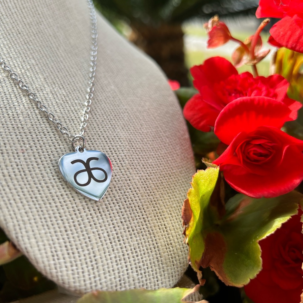 18 inch arbonne heat necklace.